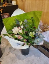 Load image into Gallery viewer, Florist choice