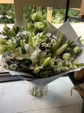 Load image into Gallery viewer, Green white sympathy
