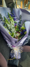 Load image into Gallery viewer, Seasonal florist choice
