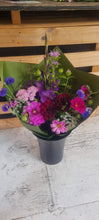 Load image into Gallery viewer, Seasonal florist choice
