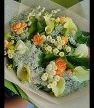 Load image into Gallery viewer, Seasonal florist choice
