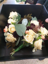 Load image into Gallery viewer, Buttonholes
