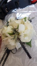Load image into Gallery viewer, Corsage
